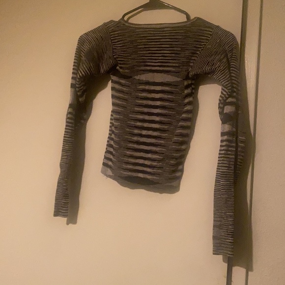 Black and white striped cutie long sleeve - Picture 2 of 2